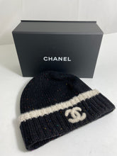 Load image into Gallery viewer, Chanel Black Ribbed Cashmere Speckled Hat