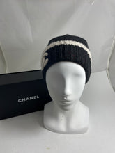 Load image into Gallery viewer, Chanel Black Ribbed Cashmere Speckled Hat