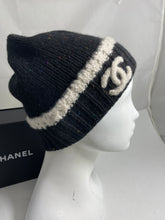 Load image into Gallery viewer, Chanel Black Ribbed Cashmere Speckled Hat