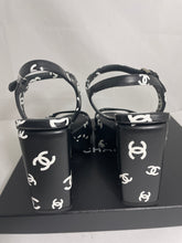 Load image into Gallery viewer, Chanel 22S Black Logo Runway Sandals