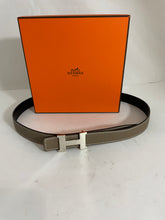 Load image into Gallery viewer, Hermes 24 Constance Reversible Leather Belt
