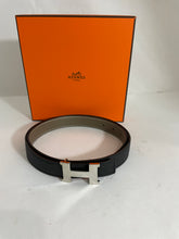 Load image into Gallery viewer, Hermes 24 Constance Reversible Leather Belt