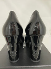 Load image into Gallery viewer, Chanel 19A NWB patent leather black pumps