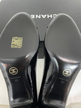 Load image into Gallery viewer, Chanel 19A NWB patent leather black pumps