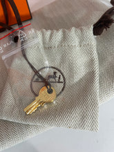 Load image into Gallery viewer, Hermes Picotin Lock 18 Clemence Handbag Alezan