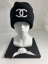 Load image into Gallery viewer, Chanel Black Ribbed Wool Cashmere Hat With Orange CC