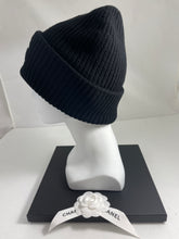 Load image into Gallery viewer, Chanel Black Ribbed Wool Cashmere Hat With Orange CC