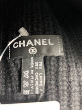 Load image into Gallery viewer, Chanel Black Ribbed Wool Cashmere Hat With Orange CC