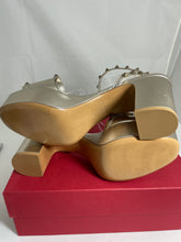 Load image into Gallery viewer, Valentino Garavani Metallic Gold Leather Platform Sandals