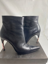 Load image into Gallery viewer, Gucci Black Goat Leather Rose Gold Heel