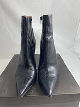 Load image into Gallery viewer, Gucci Black Goat Leather Rose Gold Heel