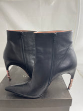 Load image into Gallery viewer, Gucci Black Goat Leather Rose Gold Heel