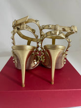 Load image into Gallery viewer, Valentino Garavani Gold Tweed Rockstud Pumps