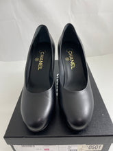 Load image into Gallery viewer, Chanel 31121 19A Black Lambskin CC Pumps