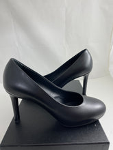 Load image into Gallery viewer, Chanel 31121 19A Black Lambskin CC Pumps