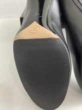 Load image into Gallery viewer, Chanel 31121 19A Black Lambskin CC Pumps