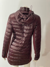 Load image into Gallery viewer, Canada Goose Burgundy Hybridge Lite Coat