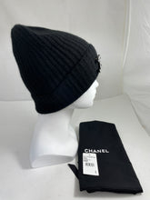 Load image into Gallery viewer, Chanel Black Ribbed Cashmere Hat With Detachable Brooch