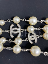 Load image into Gallery viewer, Chanel CC Pearl 5 CC Silver Classic Necklace