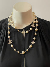 Load image into Gallery viewer, Chanel CC Pearl 5 CC Silver Classic Necklace
