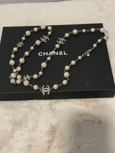 Load image into Gallery viewer, Chanel CC Pearl 5 CC Silver Classic Necklace