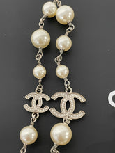 Load image into Gallery viewer, Chanel CC Pearl 5 CC Silver Classic Necklace