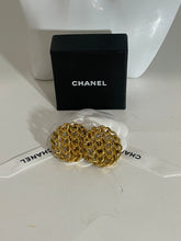 Load image into Gallery viewer, Chanel Vintage Gold Chain Clip Earring