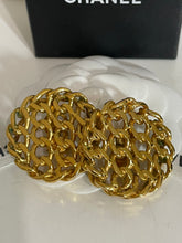 Load image into Gallery viewer, Chanel Vintage Gold Chain Clip Earring