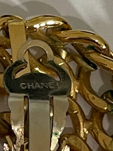 Load image into Gallery viewer, Chanel Vintage Gold Chain Clip Earring