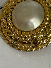 Load image into Gallery viewer, Chanel Vintage Round Chain Clip On Earrings With Pearl Center