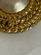 Load image into Gallery viewer, Chanel Vintage Round Chain Clip On Earrings With Pearl Center