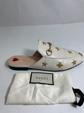Load image into Gallery viewer, Gucci White Bee Leather Princetown Flats