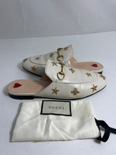Load image into Gallery viewer, Gucci White Bee Leather Princetown Flats