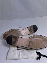 Load image into Gallery viewer, Gucci White Bee Leather Princetown Flats