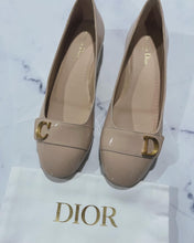 Load image into Gallery viewer, Dior Beige Patent Leather Ballet Flats
