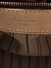 Load image into Gallery viewer, Louis Vuitton Delightful MM Shoulder Bag
