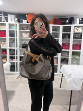 Load image into Gallery viewer, Louis Vuitton Delightful MM Shoulder Bag
