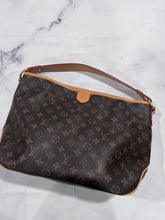 Load image into Gallery viewer, Louis Vuitton Delightful MM Shoulder Bag
