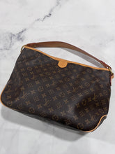 Load image into Gallery viewer, Louis Vuitton Delightful MM Shoulder Bag
