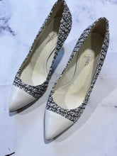 Load image into Gallery viewer, Chanel 14P Black White Tweed Pump
