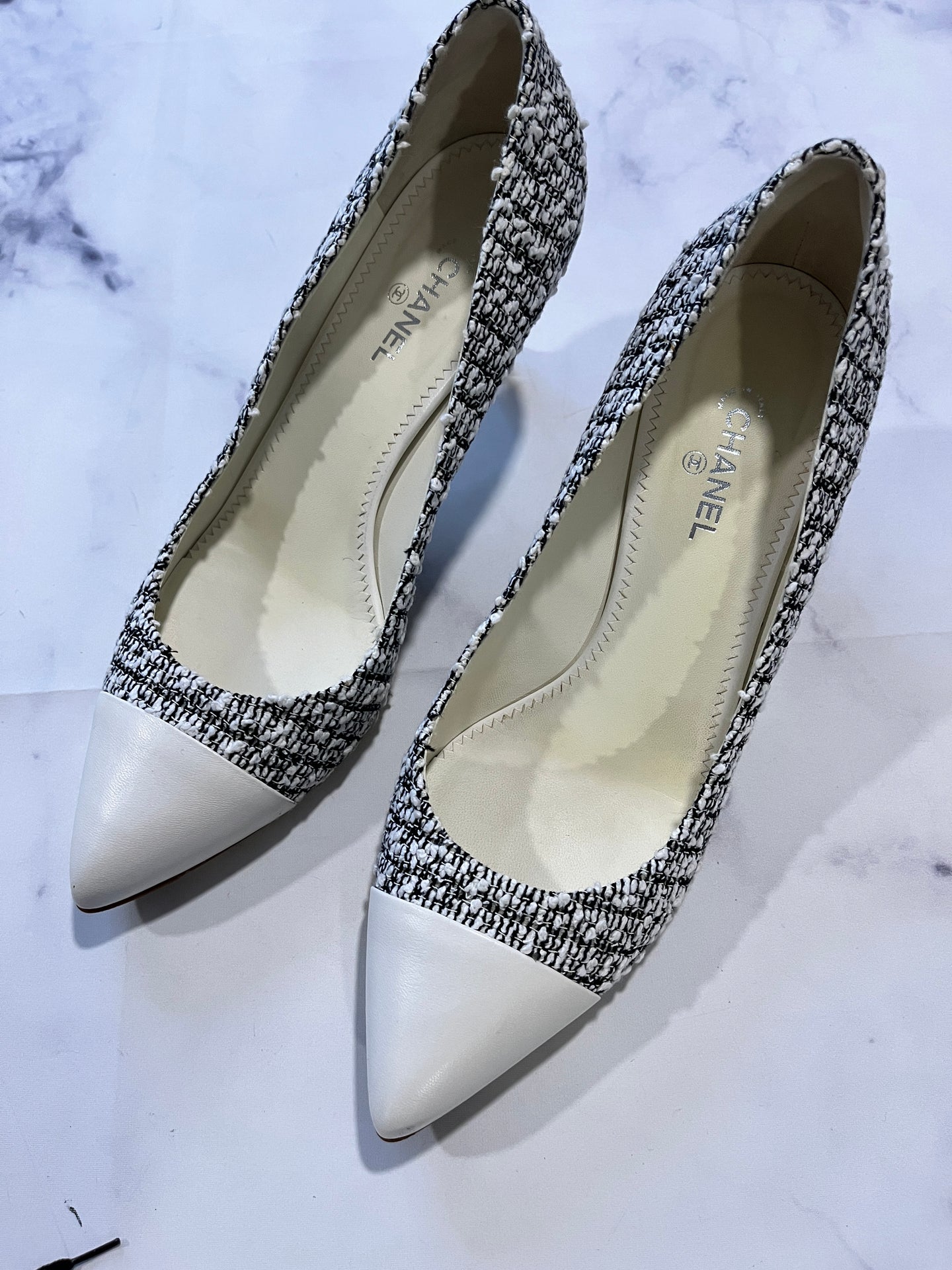 Chanel 14P Black White Tweed Pump