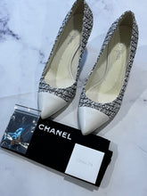 Load image into Gallery viewer, Chanel 14P Black White Tweed Pump
