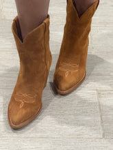 Load image into Gallery viewer, Partlow Caramel Suede Western Booties
