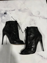 Load image into Gallery viewer, Tom Ford Black Lace Up Booties

