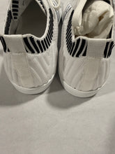 Load image into Gallery viewer, Dior 24W Black White Star Knit Sneaker
