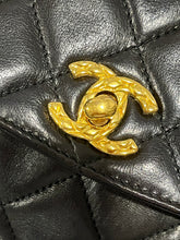 Load image into Gallery viewer, Chanel 1991-94 Lambskin Vintage Camera Crossbody Bag
