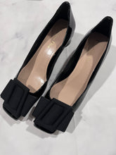 Load image into Gallery viewer, Dior Black Patent Leather Bow Accent Pumps
