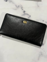 Load image into Gallery viewer, Gucci Black Leather Zip Around Wallet
