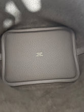 Load image into Gallery viewer, Hermes Picotin Lock 18 Clemence Handbag Trench

