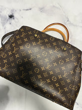 Load image into Gallery viewer, Louis Vuitton Monogram Canvas Montaigne GM Handbag
